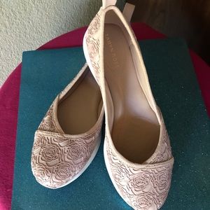Taryn Rose Pink Flats size 9.5